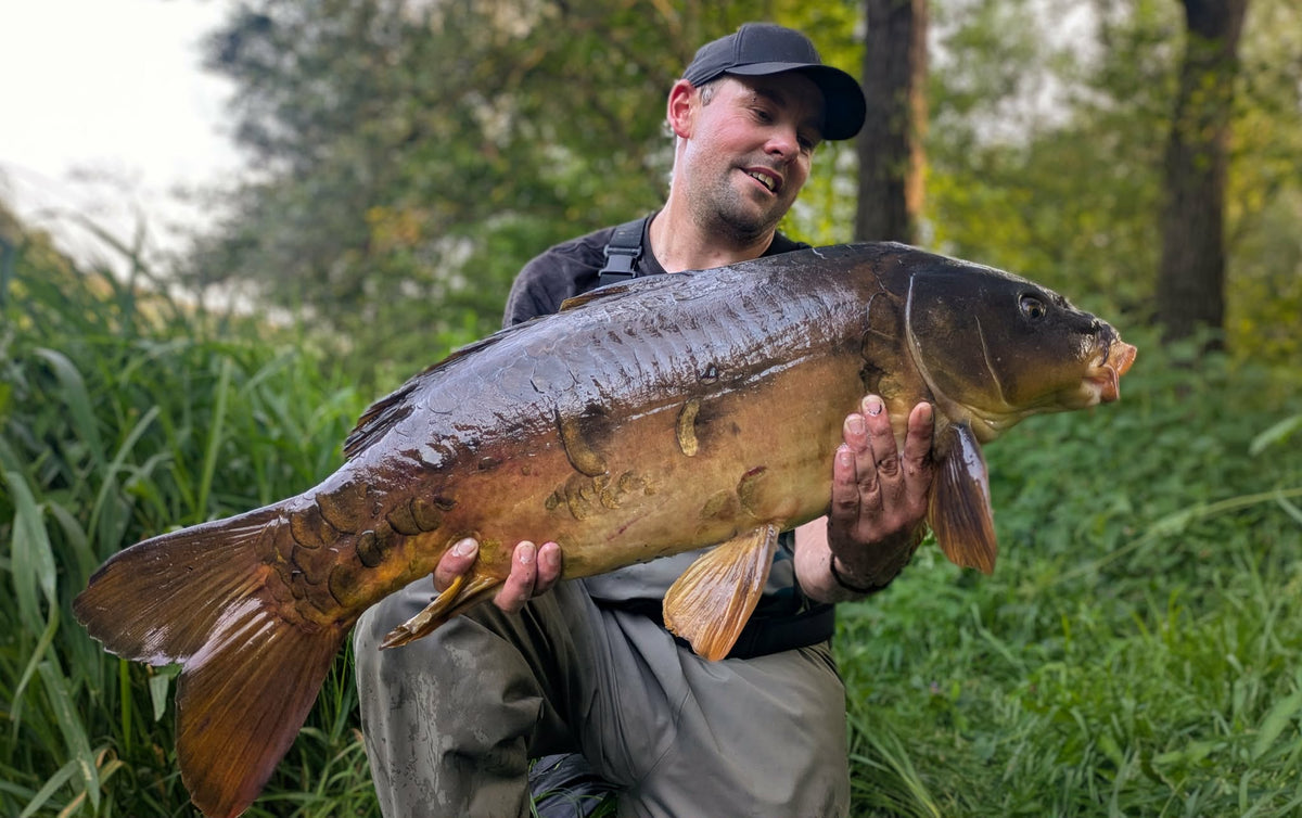 Adrien membre de la team PandPBaits – pêcheur de carpe
