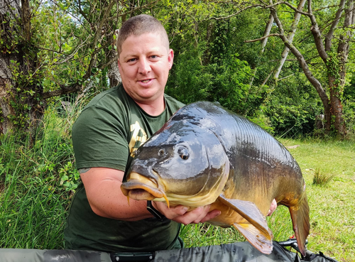 Carpe prise avec bouillette crabe canelle Pandpbaits