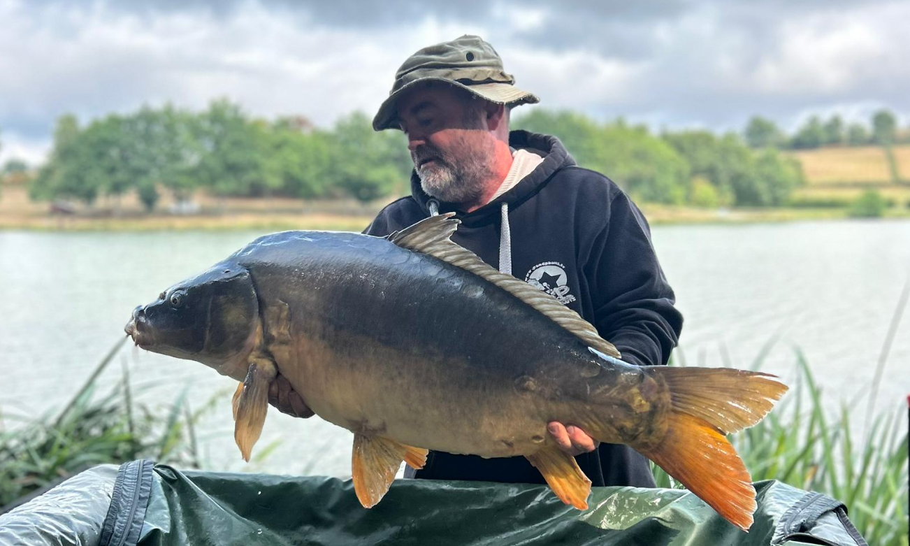 Eric membre de la team PandPBaits – pêcheur de carpe
