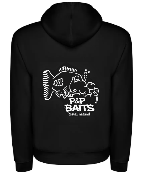 Sweat P&P Baits noir avec illustration carpe et slogan Restez naturel dans le dos