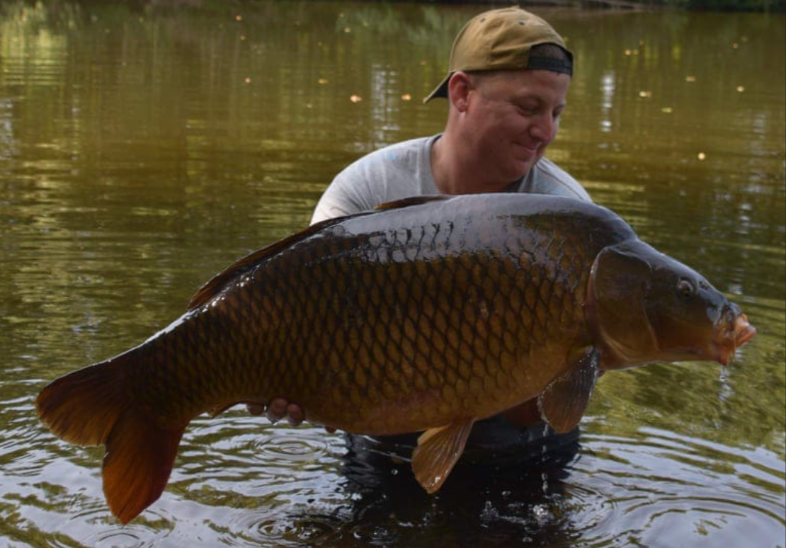 Sylvain membre de la team PandPBaits – pêcheur de carpe